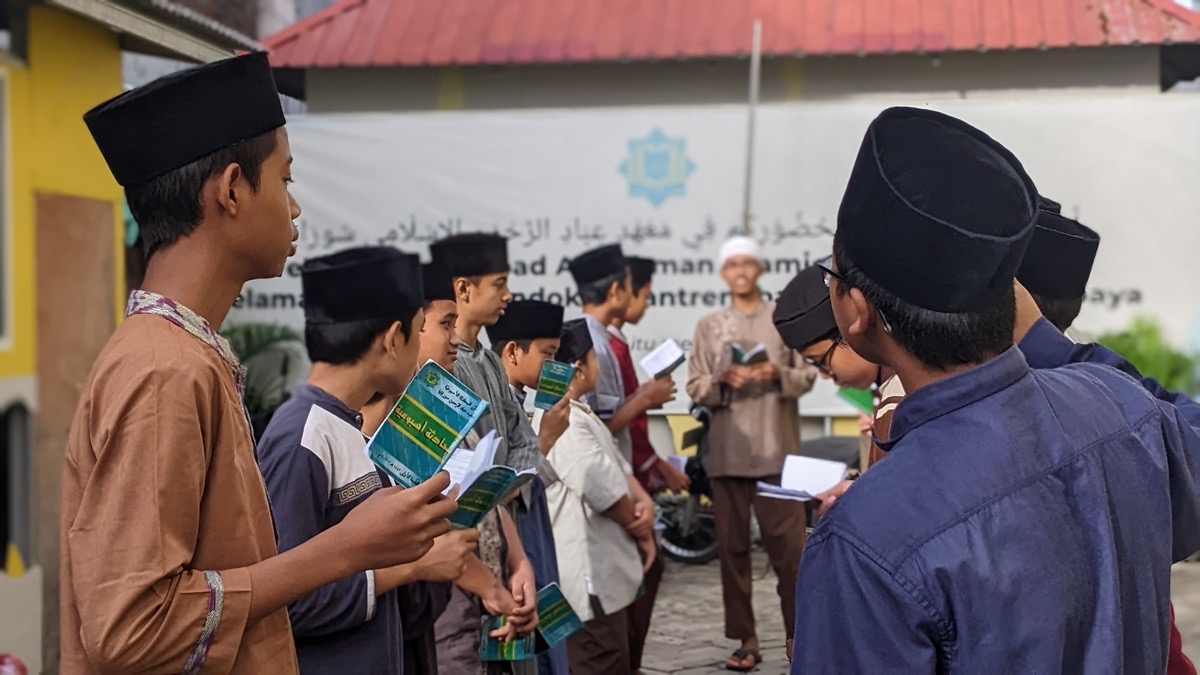 Santri belajar Al-Qur'an di Ma'had Ibad Ar-Rahman